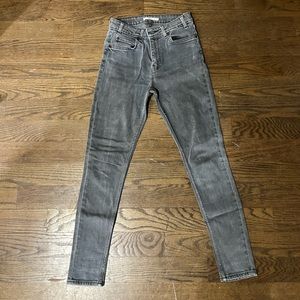 Levi’s Vinatge 721 High Rise Skinny Jeans. Gray. 27.